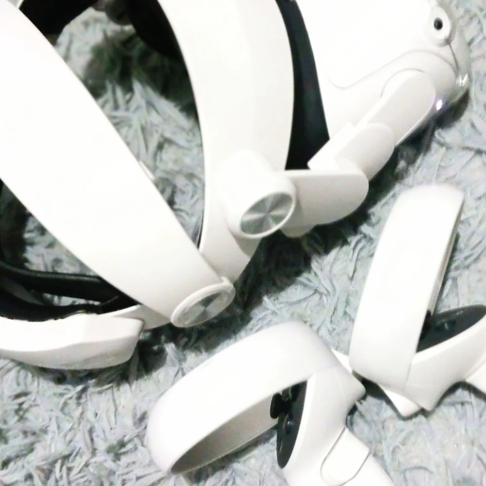 White VR Console with Adjustable Head Straps and Lens Covers